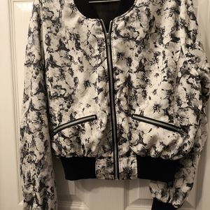 Lightweight Y2K Black and White Floral Print Women's Bomber Jacket Medium